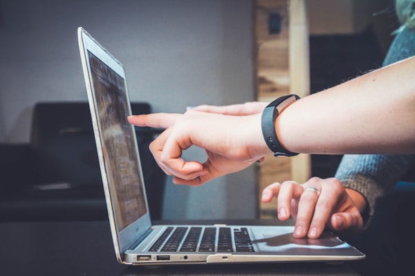 Un écran avec des sessions d'apprentissage en ligne